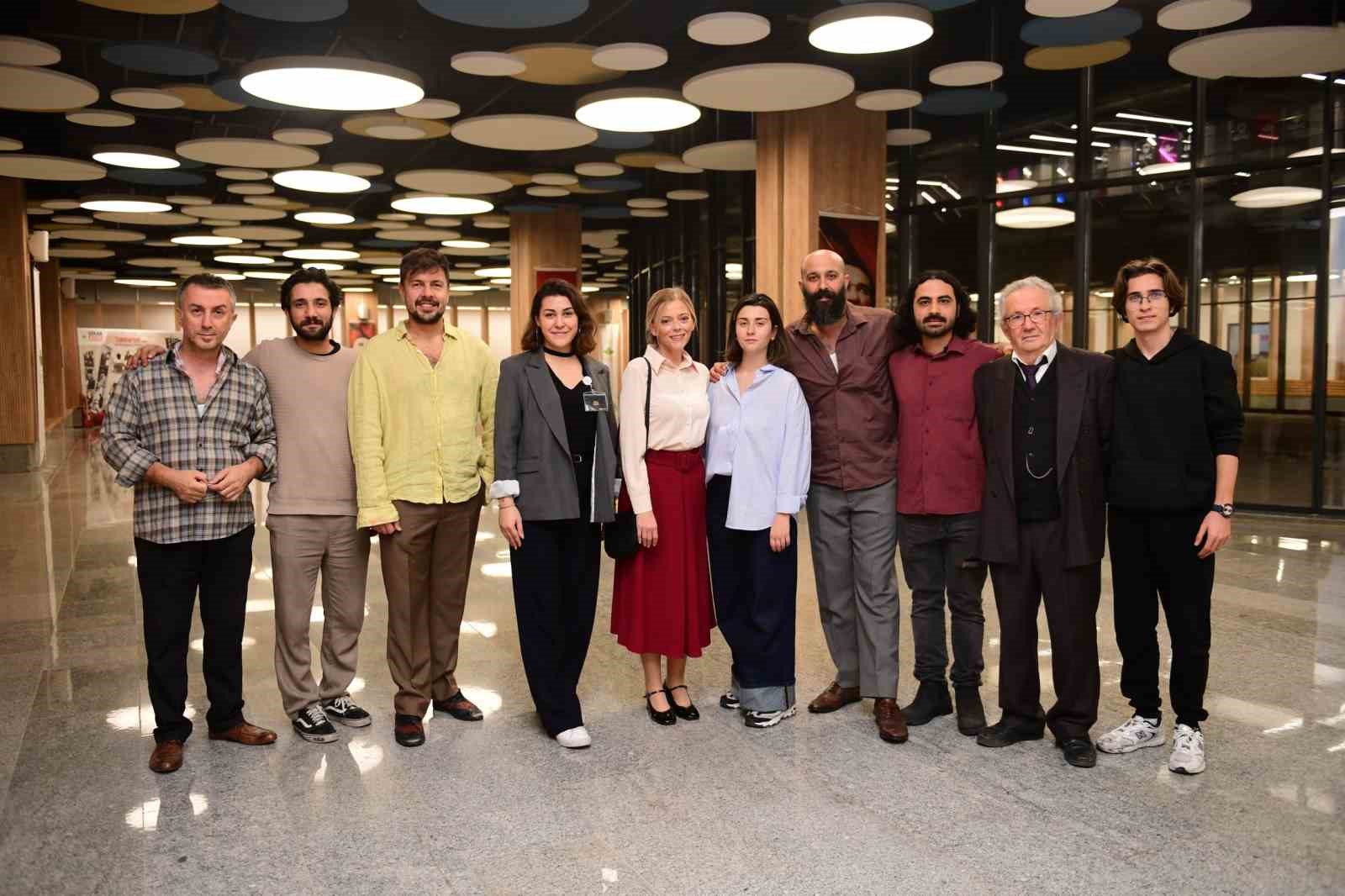 Osmangazi Belediyesi, ‘Duvarların Ötesi’ni sanatseverlerle buluşturdu