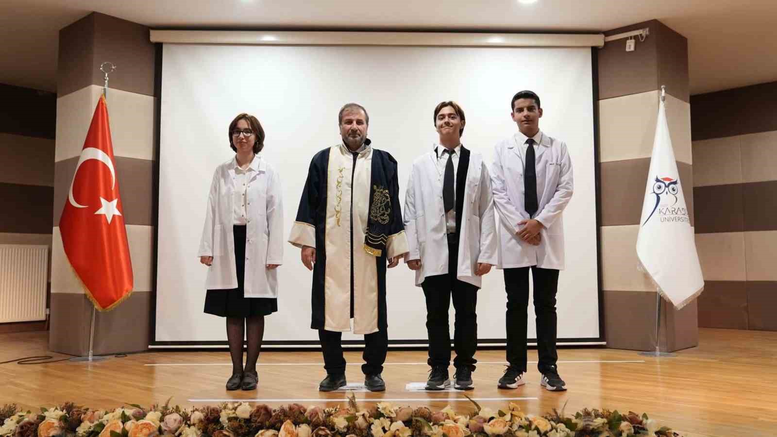 KBÜ’de tıp fakültesi öğrencileri beyaz önlük heyecanı yaşadı
