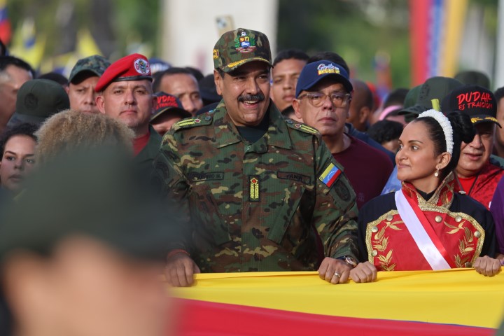 ABD'den terör örgütü üyeliği suçlaması! Maduro'dan kılıçlı rest