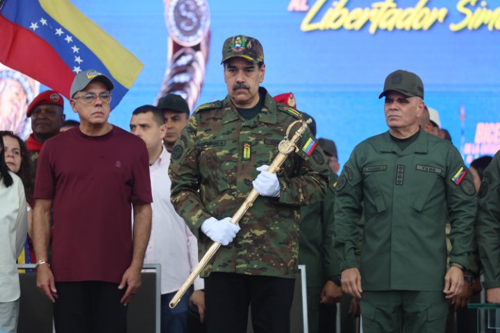 ABD'den terör örgütü üyeliği suçlaması! Maduro'dan kılıçlı rest