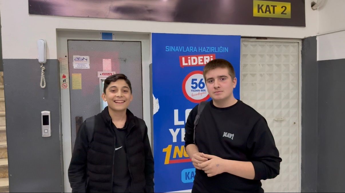 Arızalanan asansörde 45 dakika mahsur kaldılar: 2 öğrenciyi itfaiye kurtardı