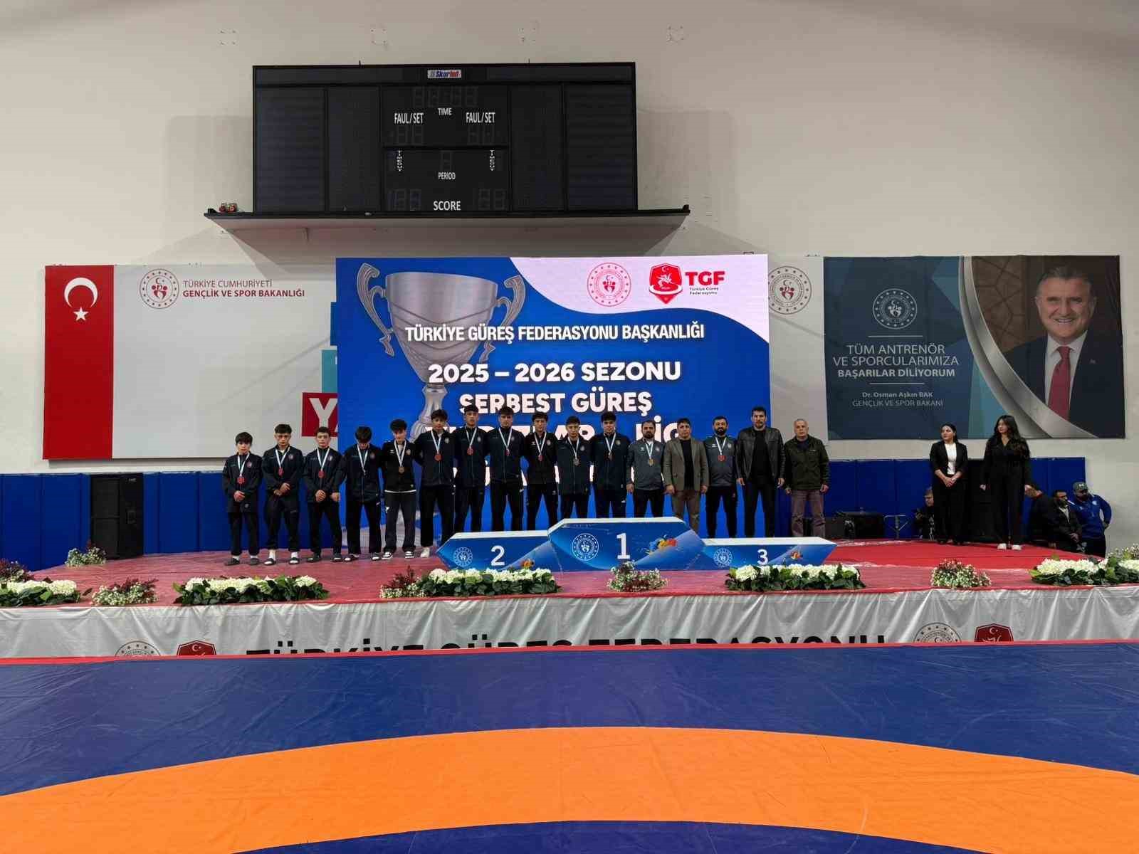 Çorumlu güreşçiler Ankara’dan üçüncülükle döndü