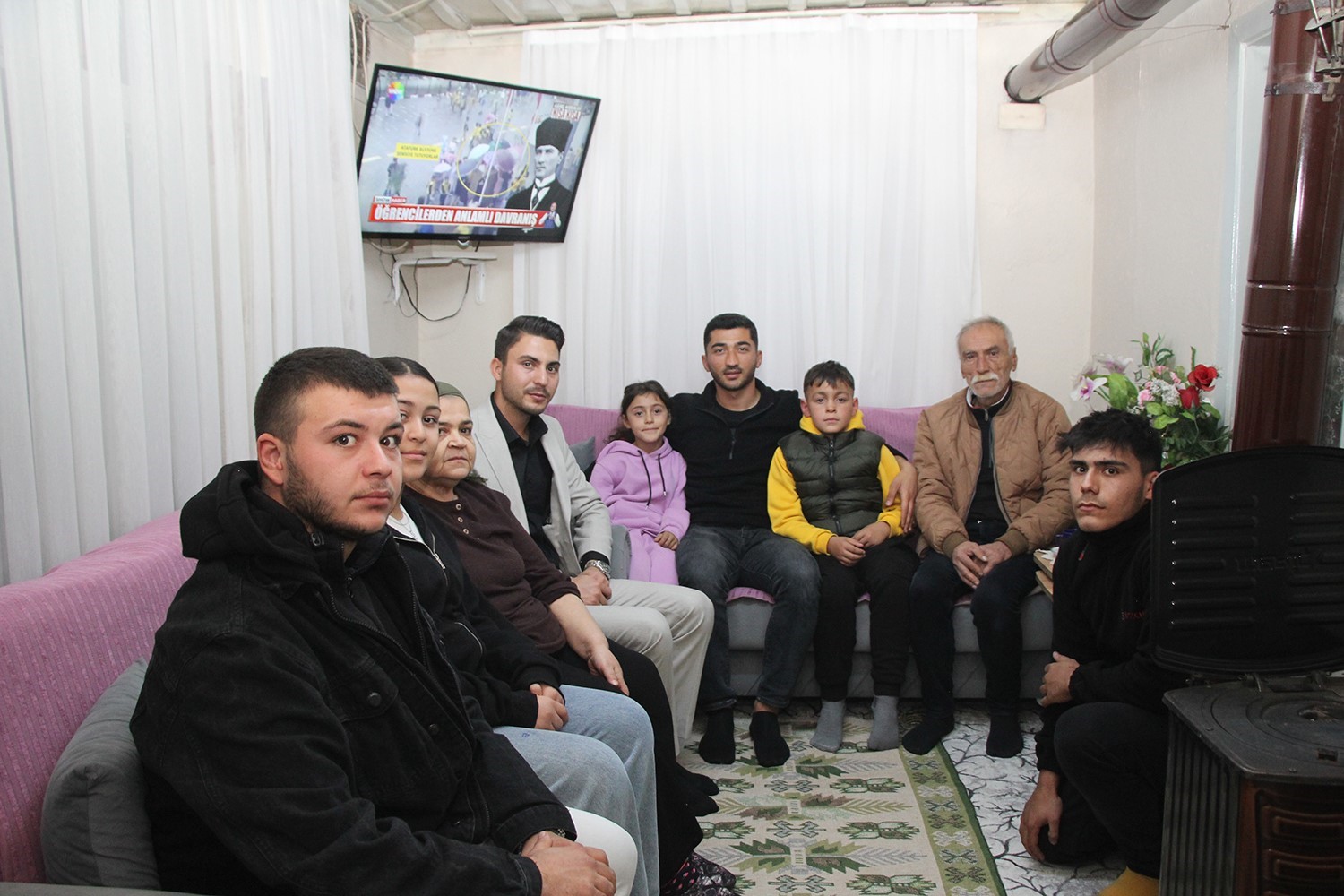 AK Parti’li başkanlardan Kula’da esnaf ve ev ziyaretleri
