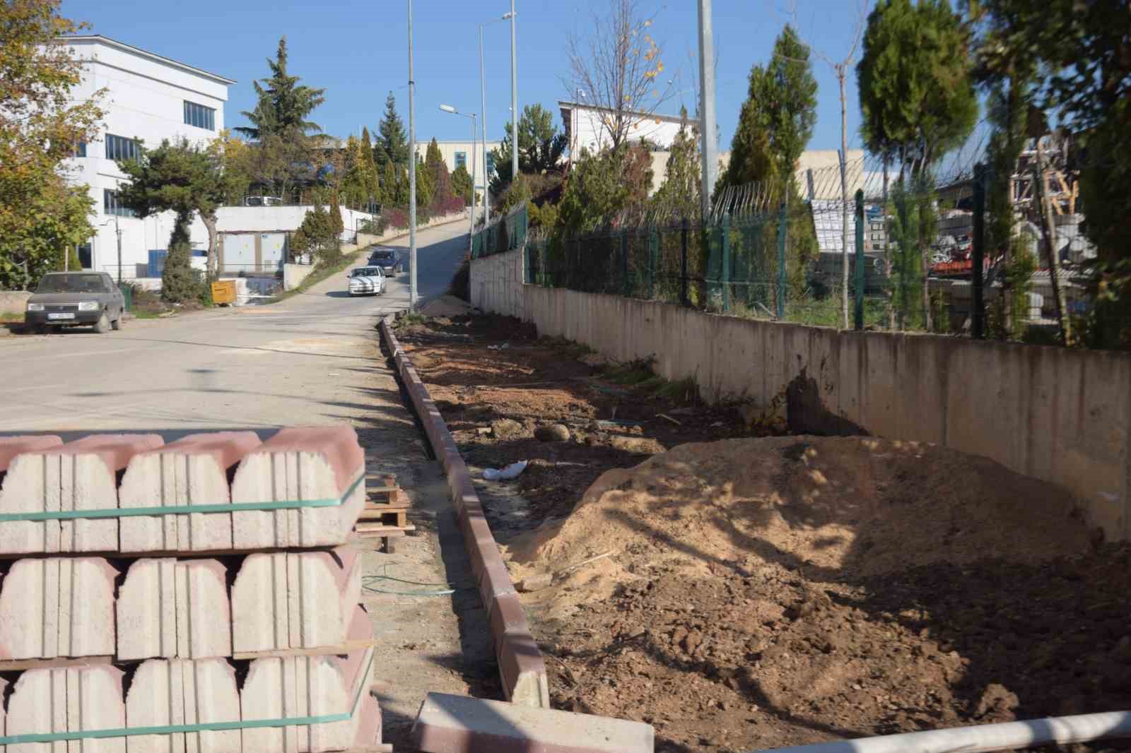Yeni cadde ve sokaklar ulaşıma açılıyor, kaldırımlar yenileniyor
