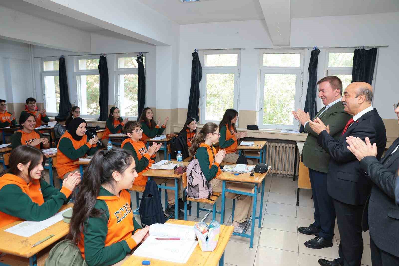 Vali Aydoğdu: "Eğitimin gücü öğretmenlerimizin emeğiyle yükseliyor"
