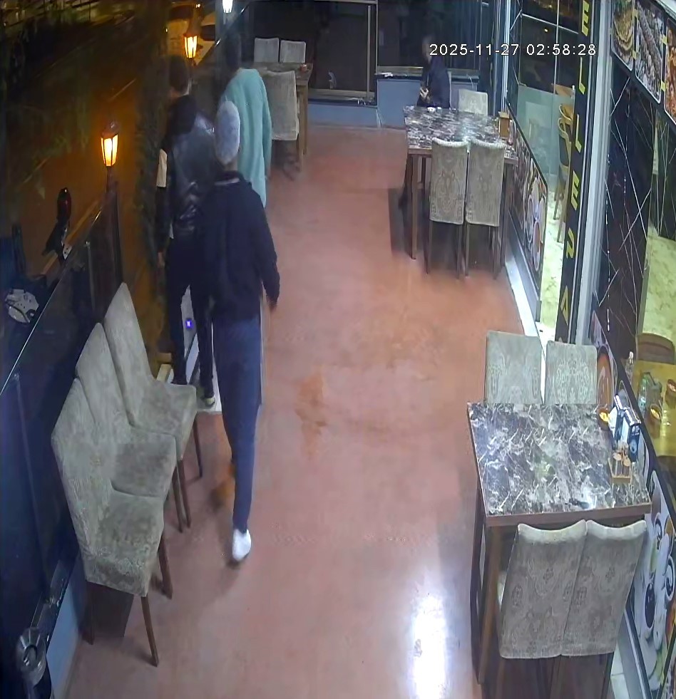 Park halindeki araca çarpıp kaçtı: Plakasını düşürüp kayıplara karıştı, o anlar kamerada
