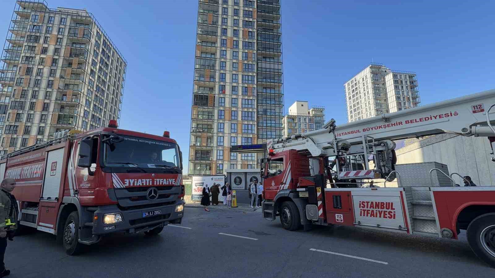 Başakşehir’de 27 katlı binada yangın paniği
