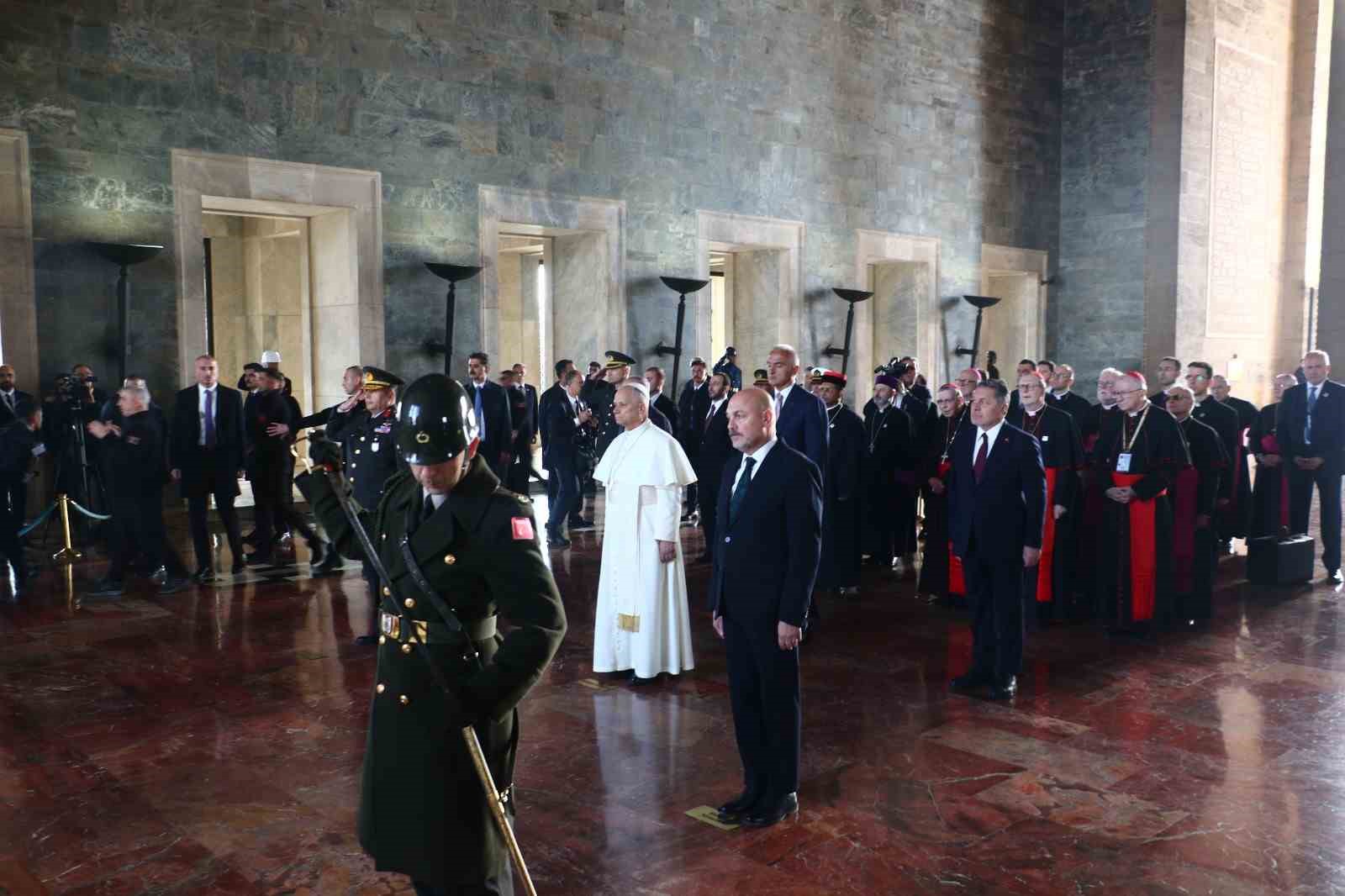 Papa 14. Leo’nun Türkiye’deki ilk durağı Anıtkabir oldu
