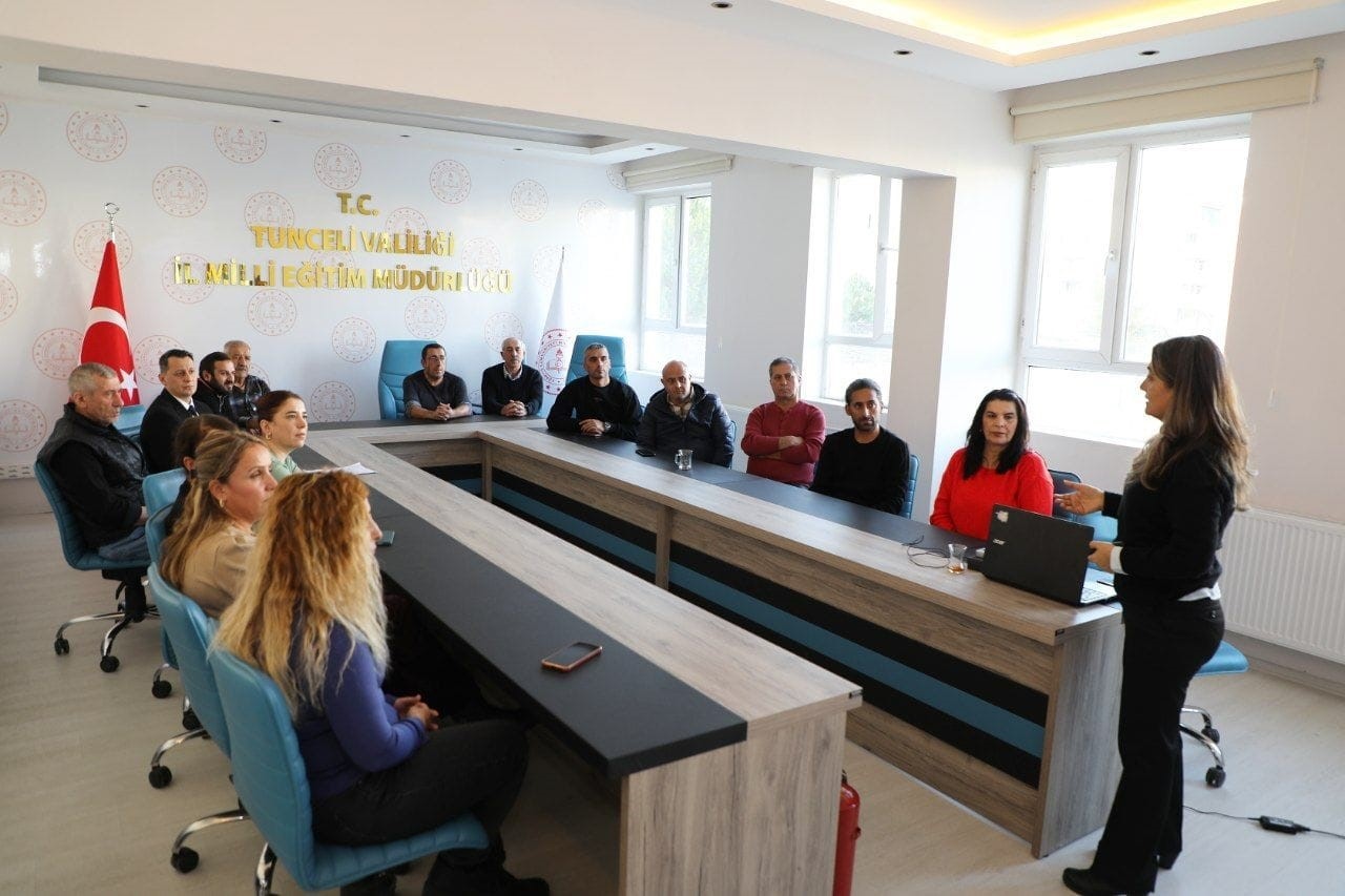 Tunceli’de MEB personeline "Temel Afet Bilinci Eğitimi" verildi
