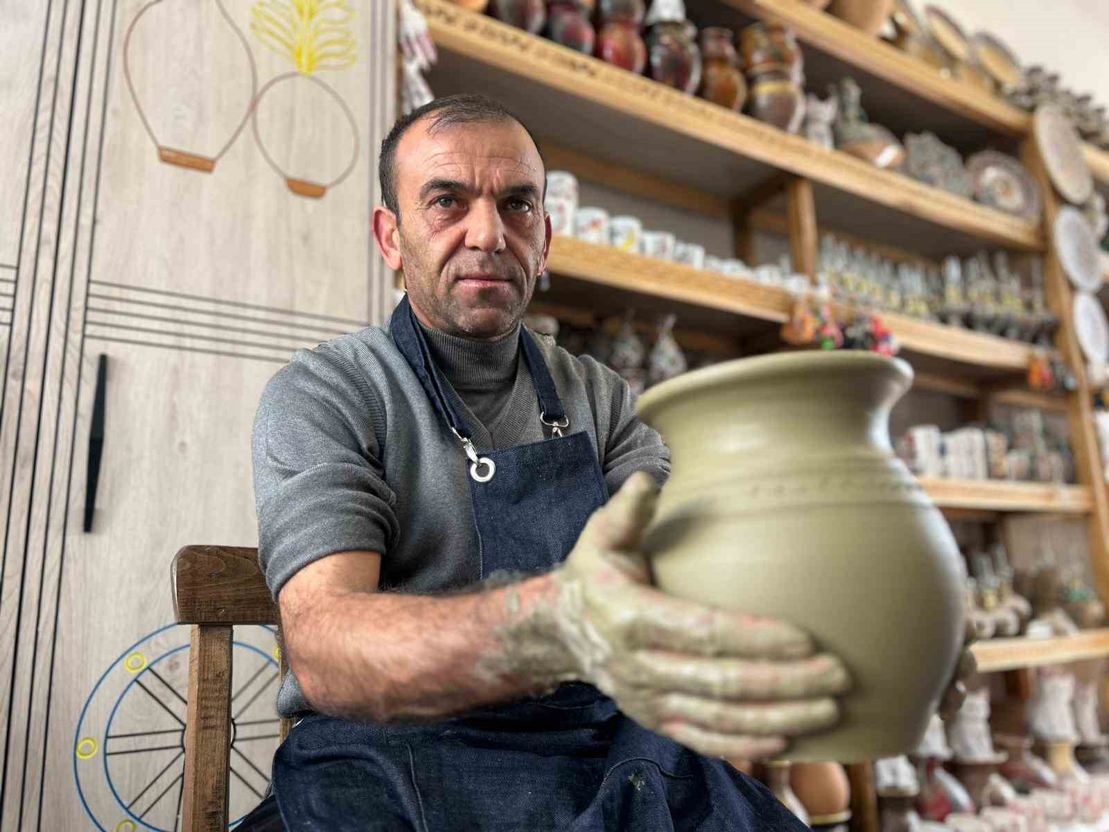 Plastik karşısında direnen meslek: Van’ın son çömlek ustası