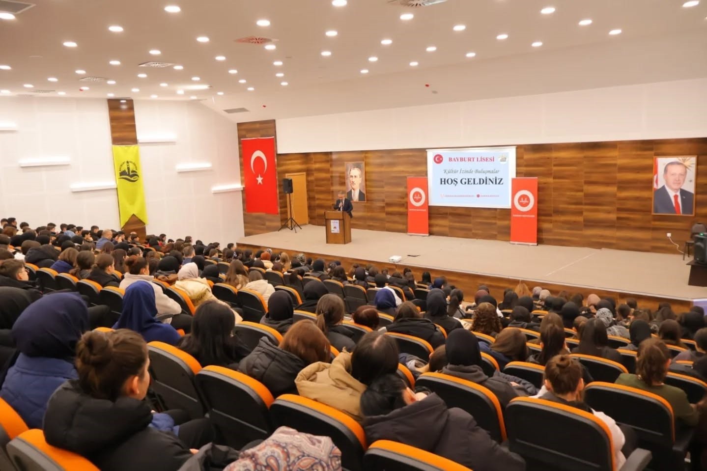 Bayburt’ta lise öğrencilerine ‘Gençlik ve Sorumluluk Bilinci’ konferansı verildi