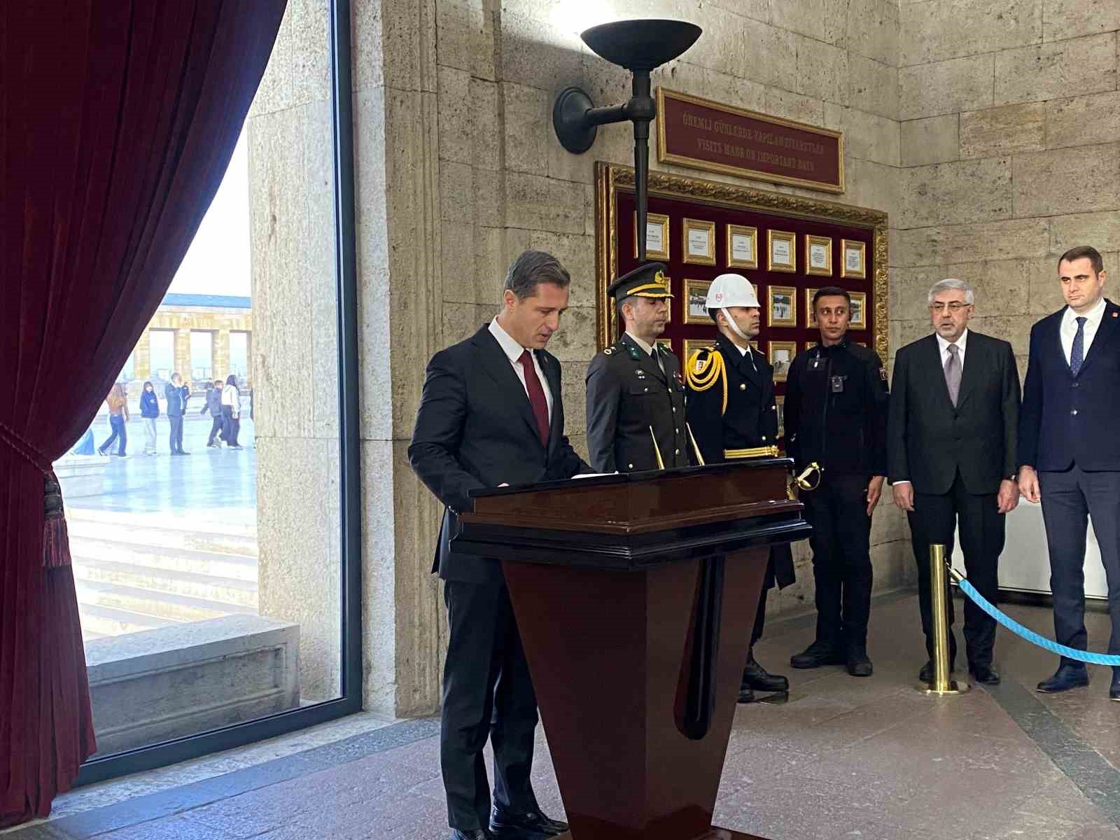 CHP’den 39. Olağan Kurultay öncesi Anıtkabir’e ziyaret
