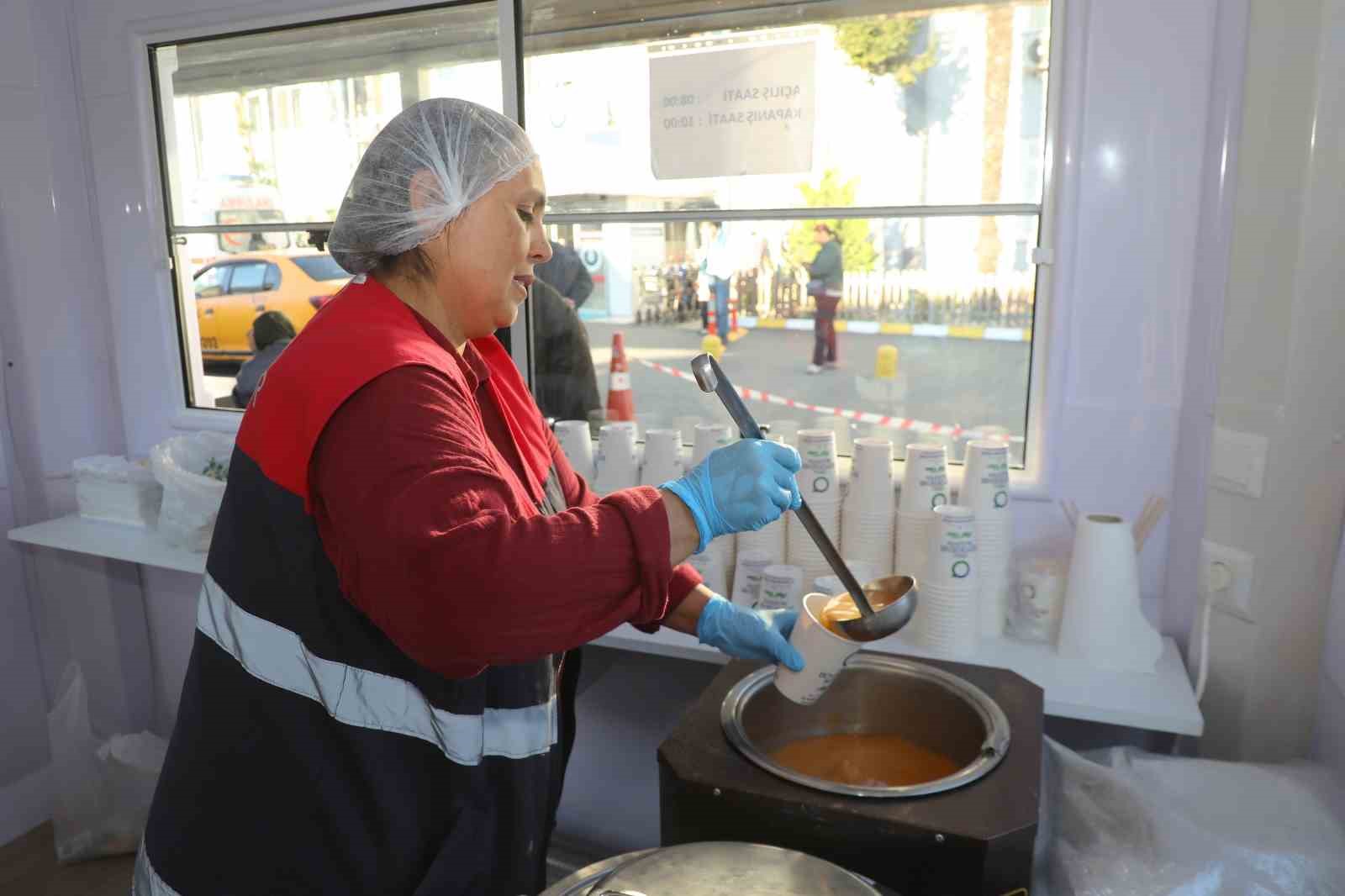 Ordu’da hastaneye gelen vatandaşlara çorba ikramı