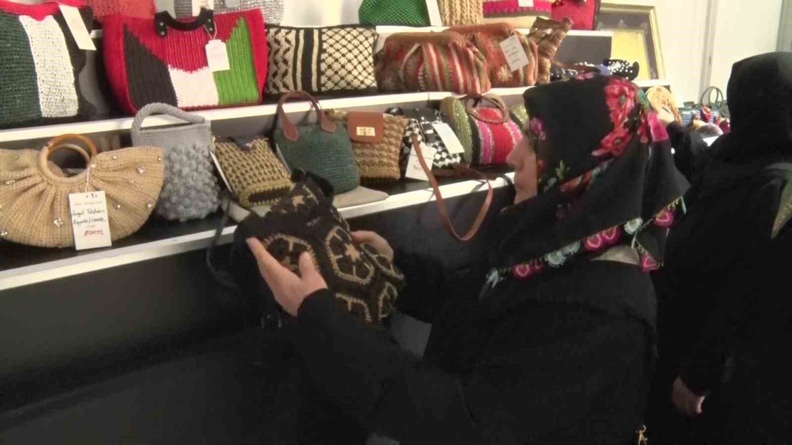 Ümraniye’de kadınların Gazze için ördüğü el emeği ürünler satışa sunuldu