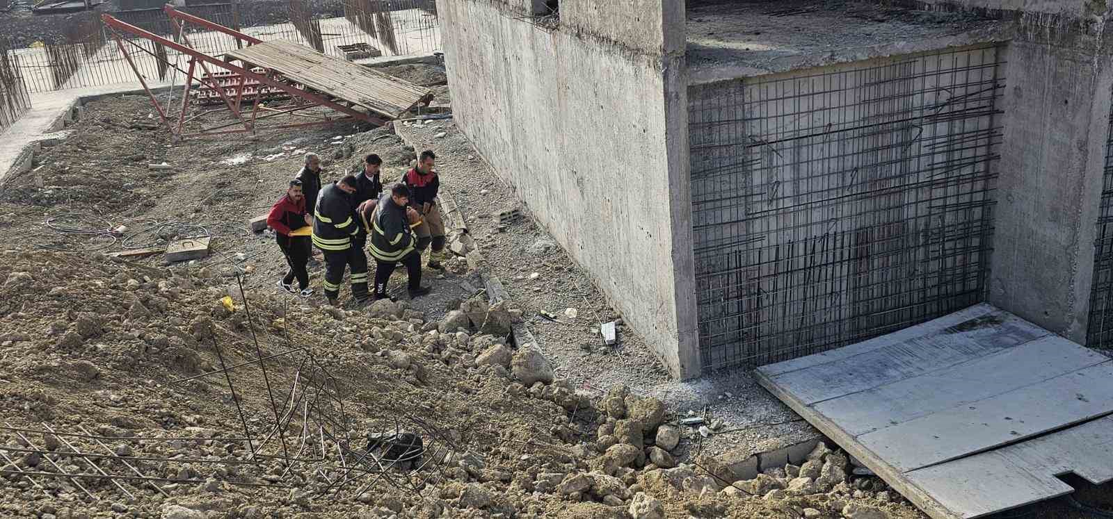 Defne’de inşaat temeline düşen şahıs yaralandı
