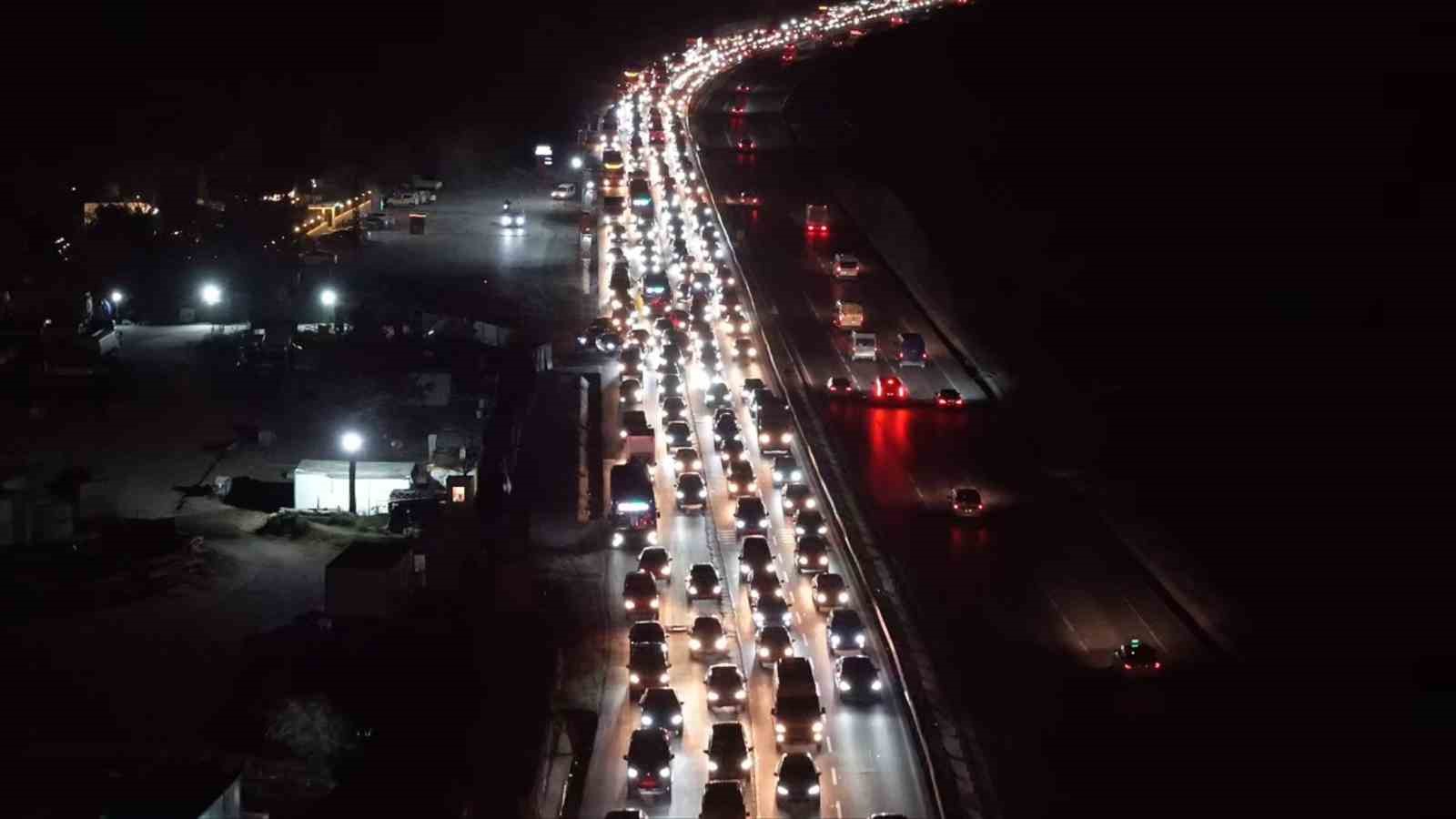 Habipler-Arnavutköy yolunda İSKİ kazı çilesi
