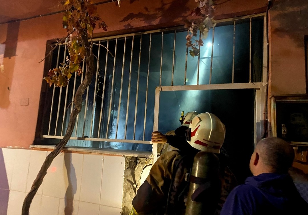 Alaşehir’de ev yangını büyümeden söndürüldü
