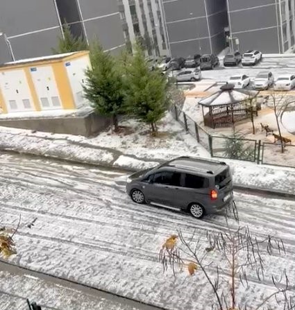 Menteşe’de şiddetli yağmur ve dolu etkili oluyor
