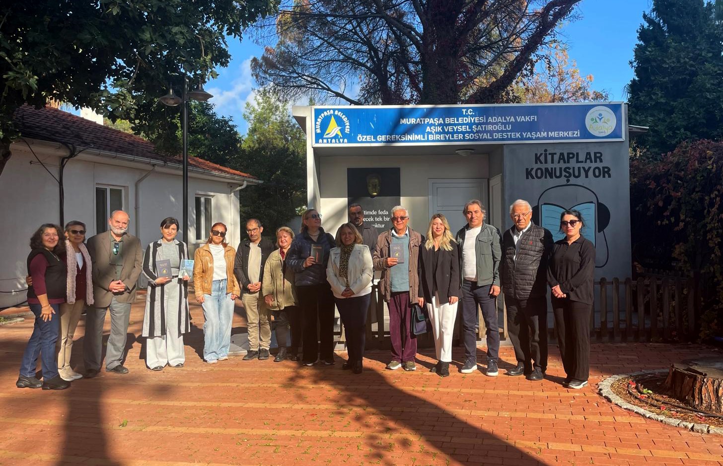 Muratpaşa’da yazar ve şairler gönüllü okuyucu oldu
