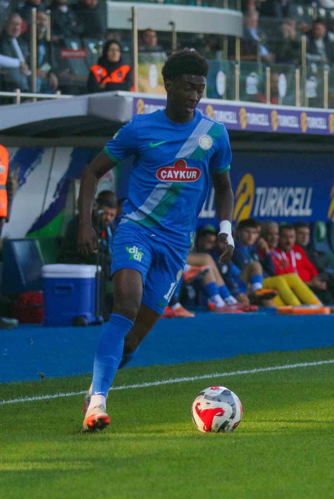 Trendyol Süper Lig: Çaykur Rizespor: 0 - Kayserispor: 0 (İlk yarı)
