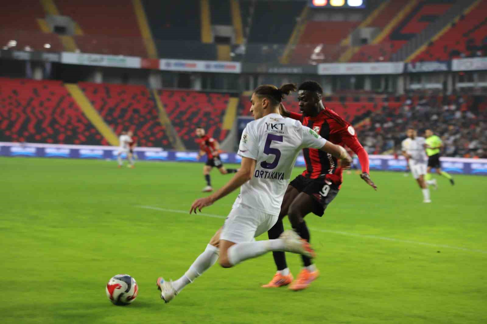 Trendyol Süper Lig: Gaziantep FK: 0 - Eyüpspor: 1 (Maç devam ediyor)
