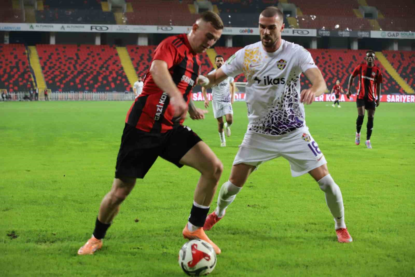 Trendyol Süper Lig: Gaziantep FK: 0 - Eyüpspor: 1 (İlk yarı)
