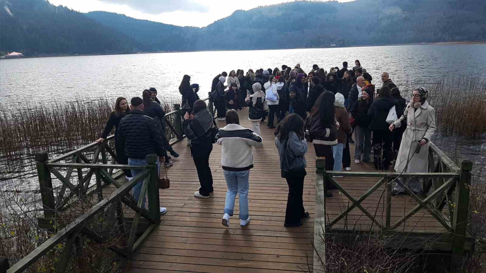 Bolu’nun doğa harikası Abant Gölü’ne ziyaretçi akını