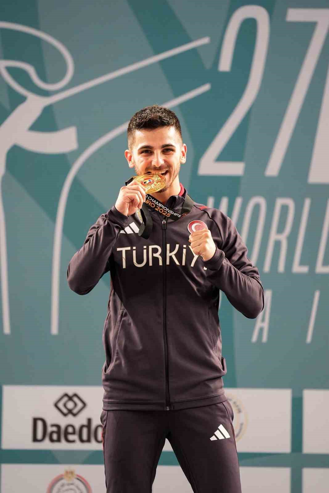 Eray Şamdan, Dünya Karate Şampiyonası’nda altın madalya kazandı
