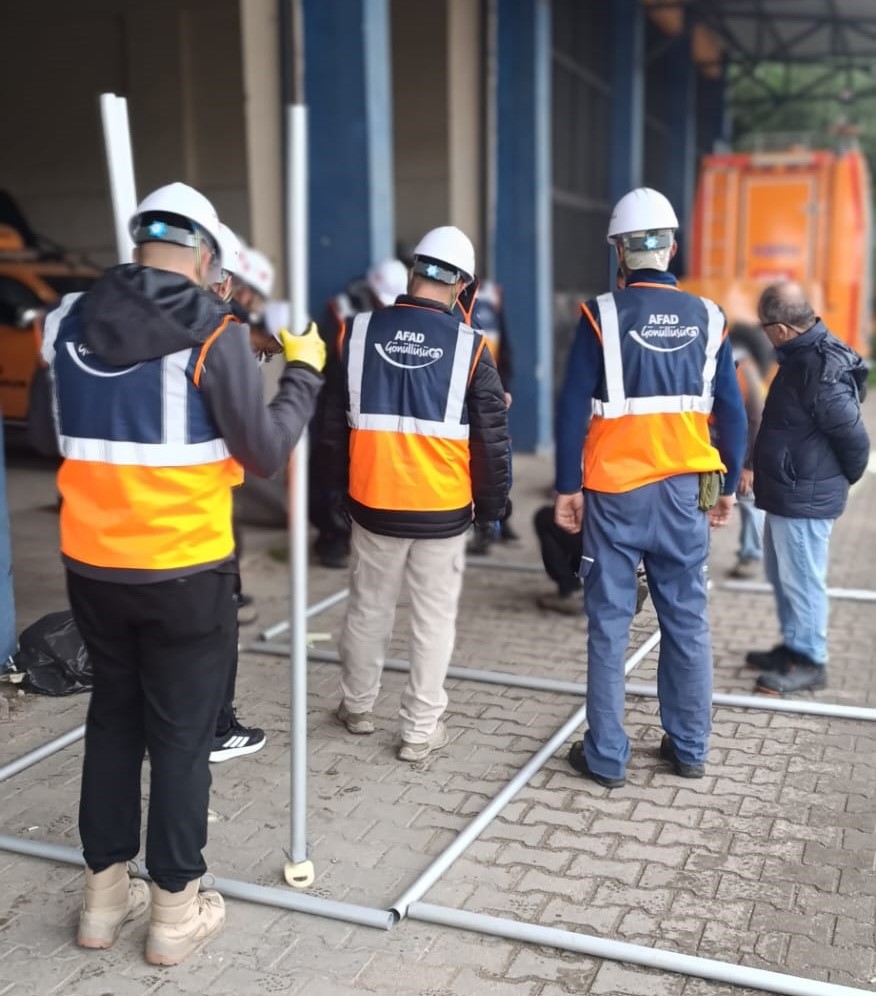 Aydınlı inşatçılar mesleklerini can kurtarmaya adadı