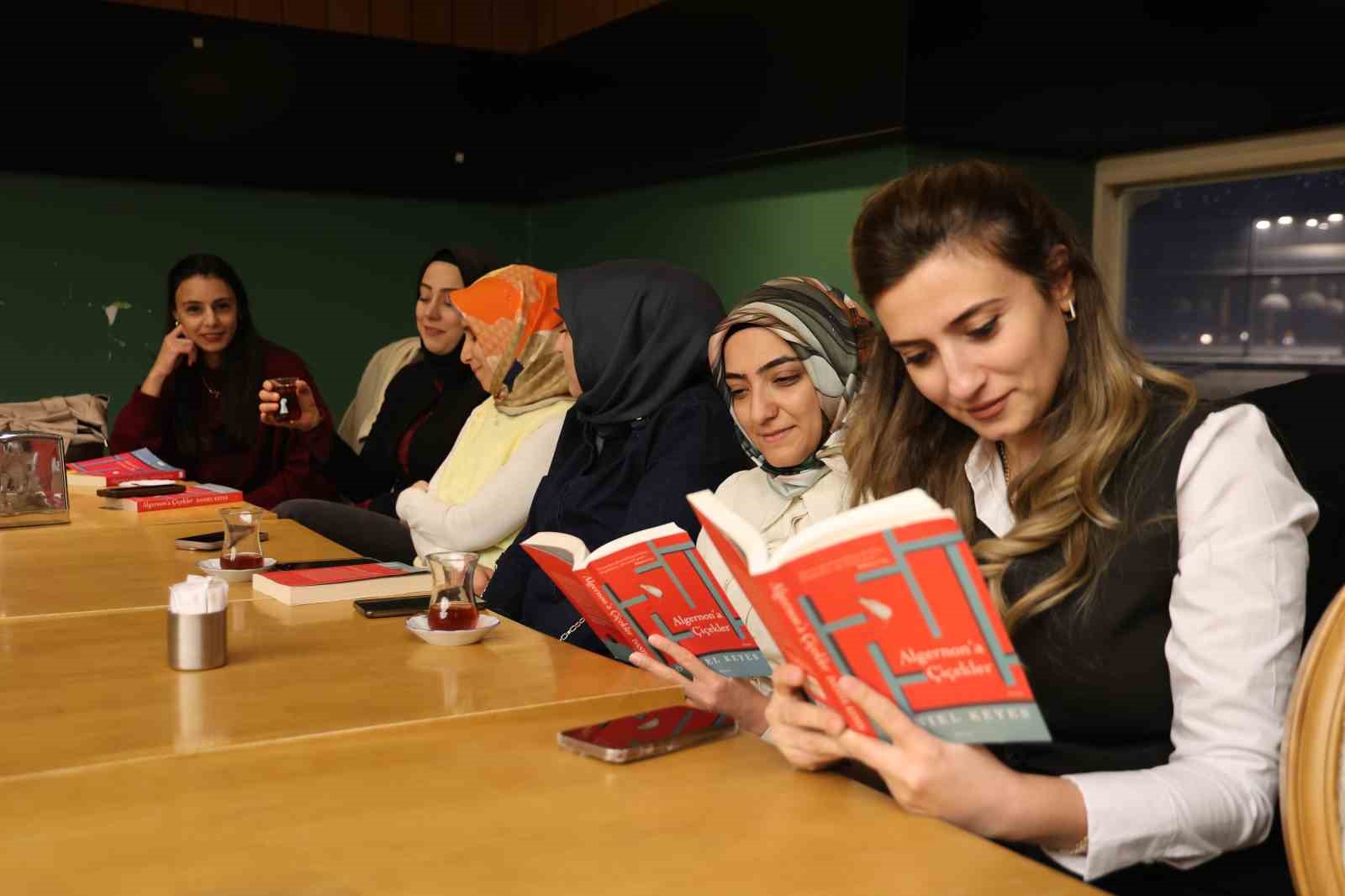 Elazığlı kadınlardan, altın yerine kitap günü
