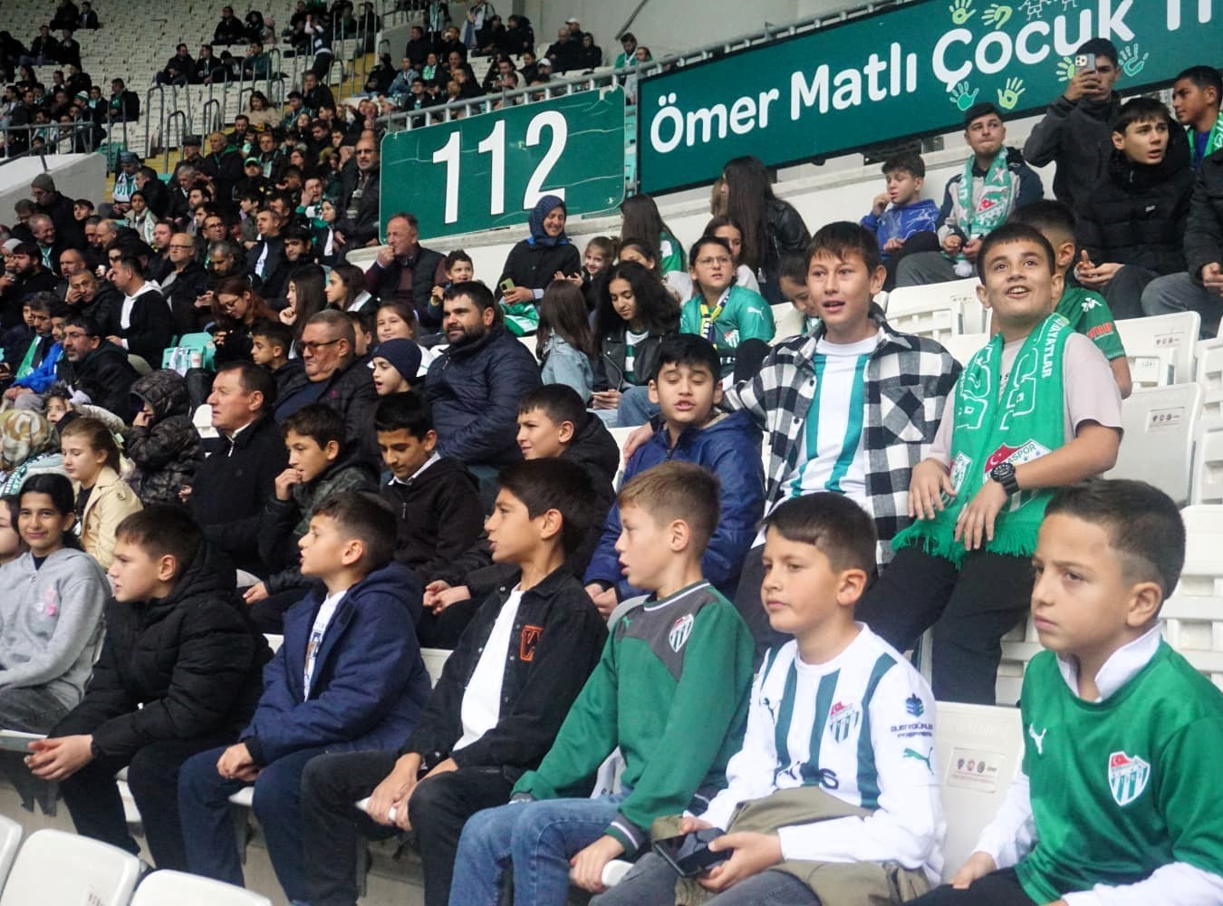 Osmangazili çocuklar Bursaspor coşkusunu tribünde yaşadı
