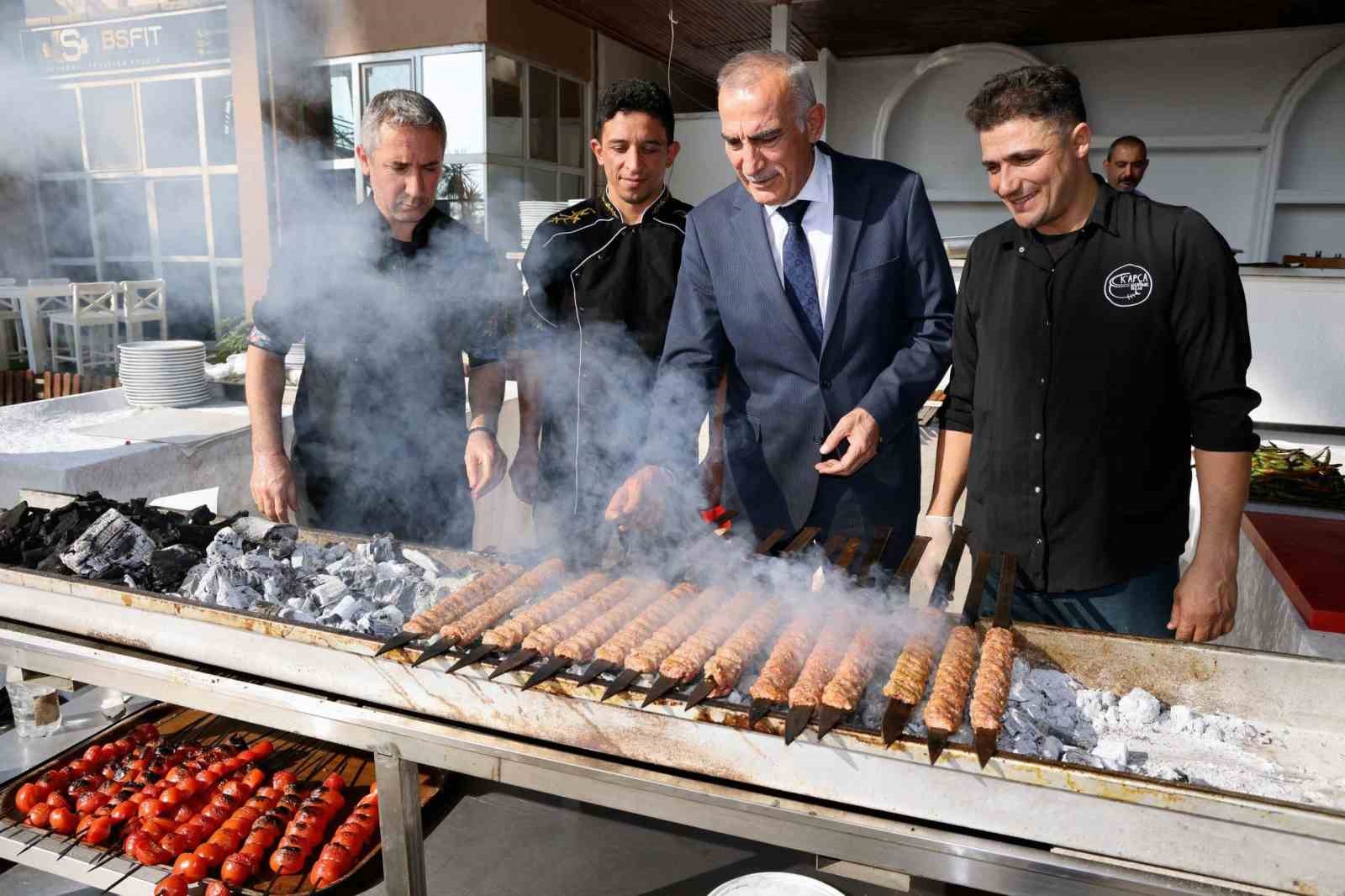 Tescilli Adana Kebabı Ustalık Eğitimini 12’si kadın 50 kursiyer başarıyla tamamladı