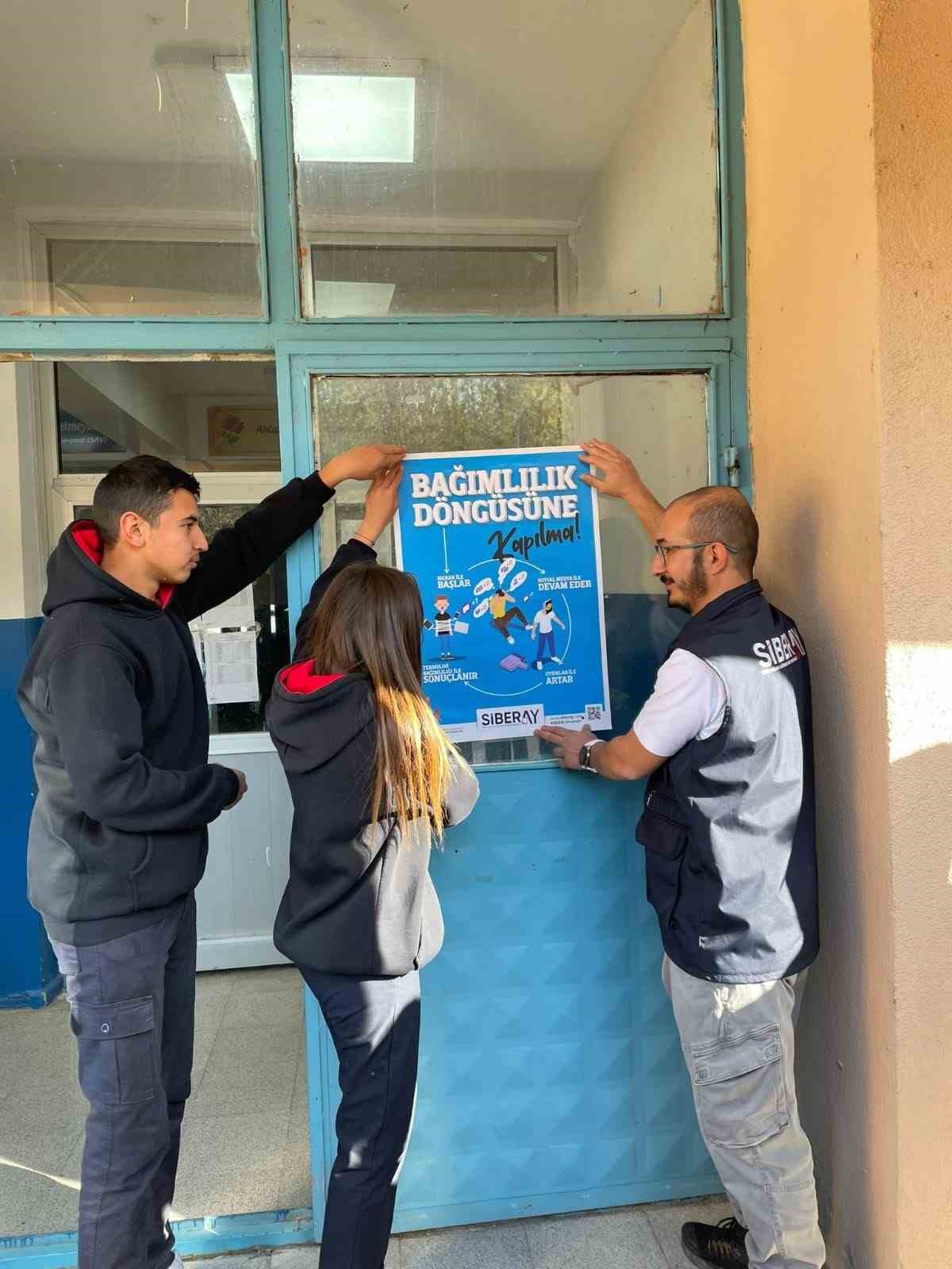 Akyaka 300 öğrenciye siber suçlarla mücadele eğitimi verildi
