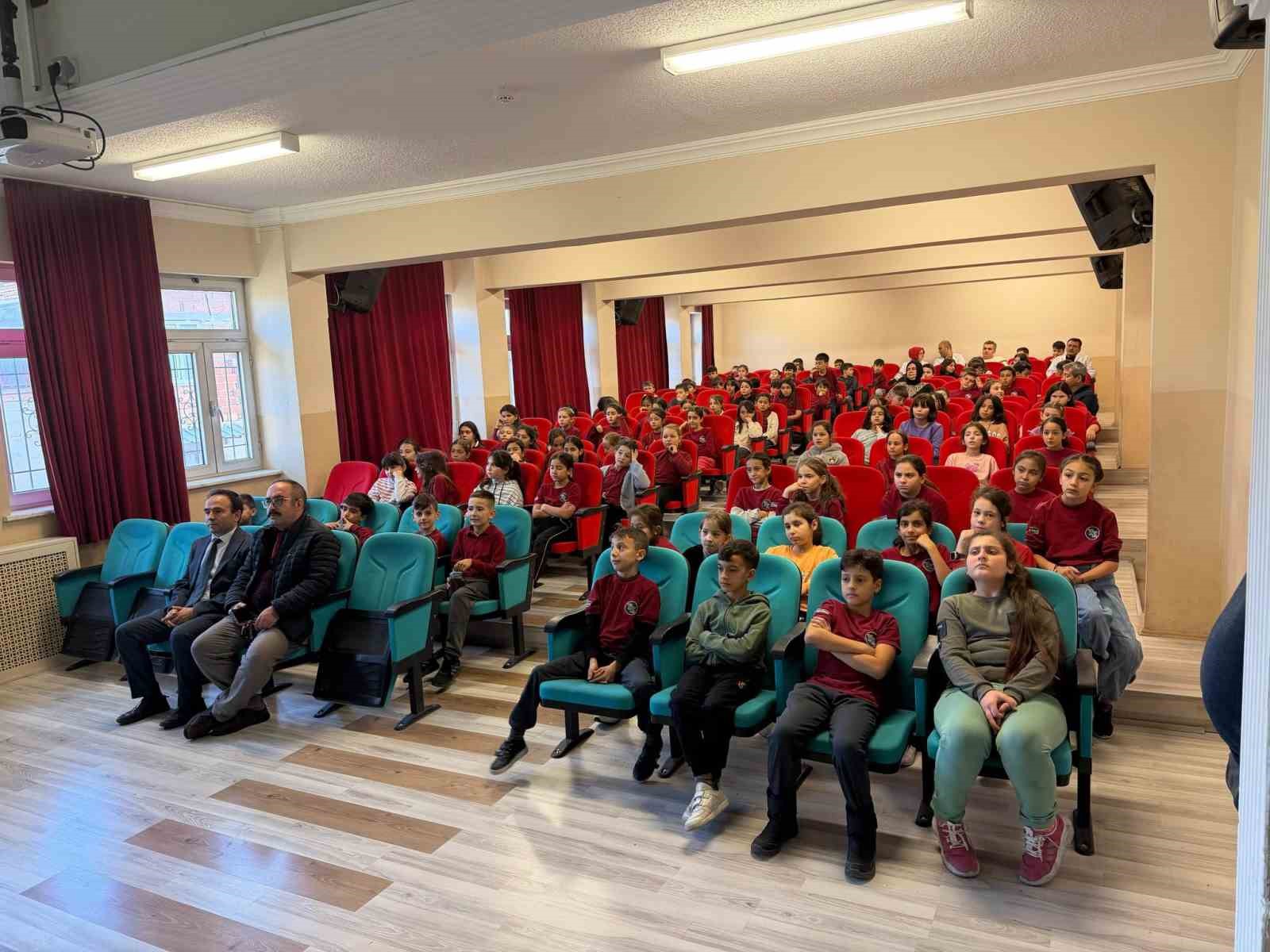 Simav’da öğrencilere "Gıda Güvenilirliği ve Gıda İsrafı" konulu eğitim
