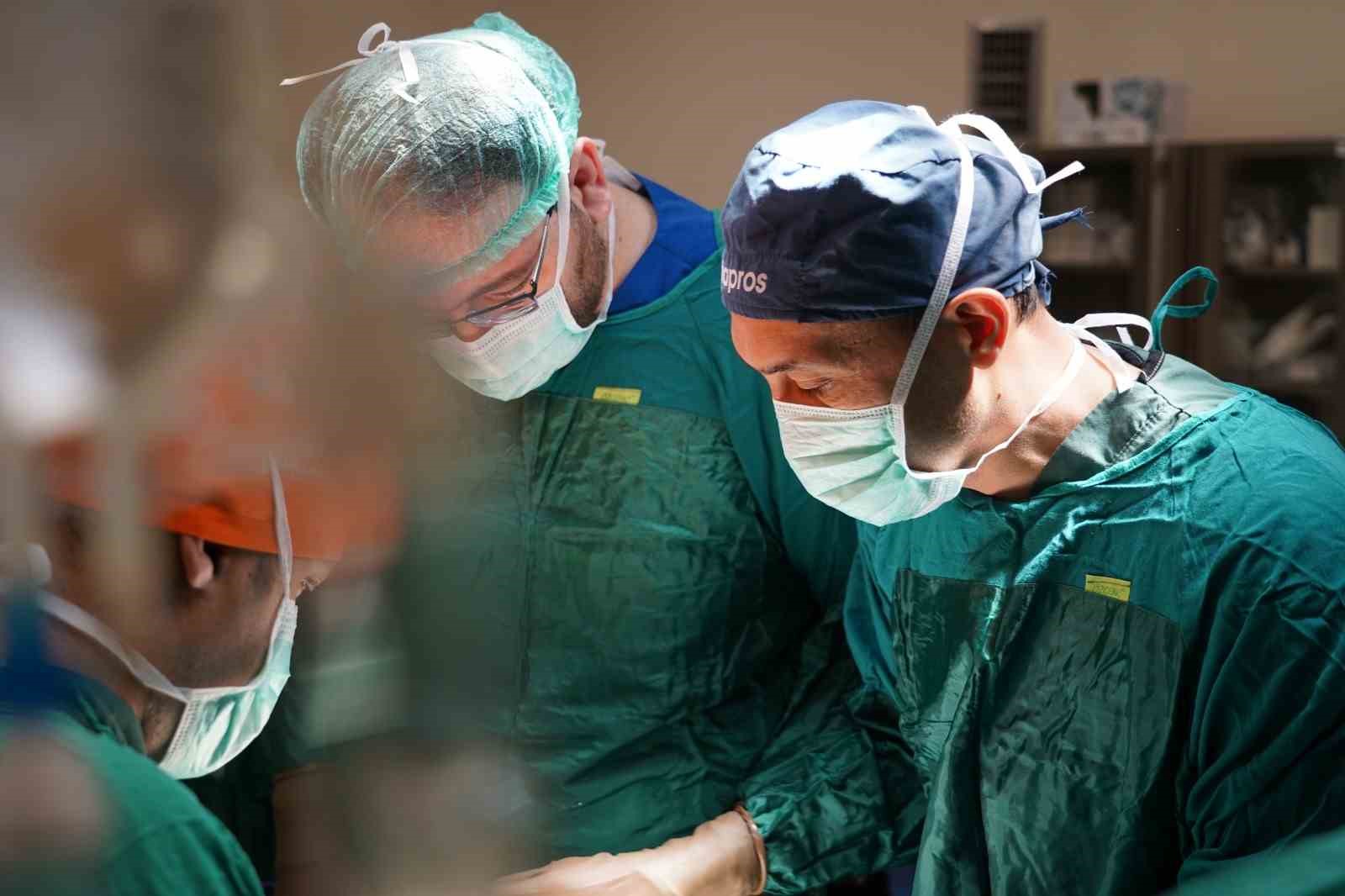 Bilecik’te ilk defa karın zarı açılmadan ’Rahim Koruyucu Sakrokolpopeksi’ ameliyatı yapıldı
