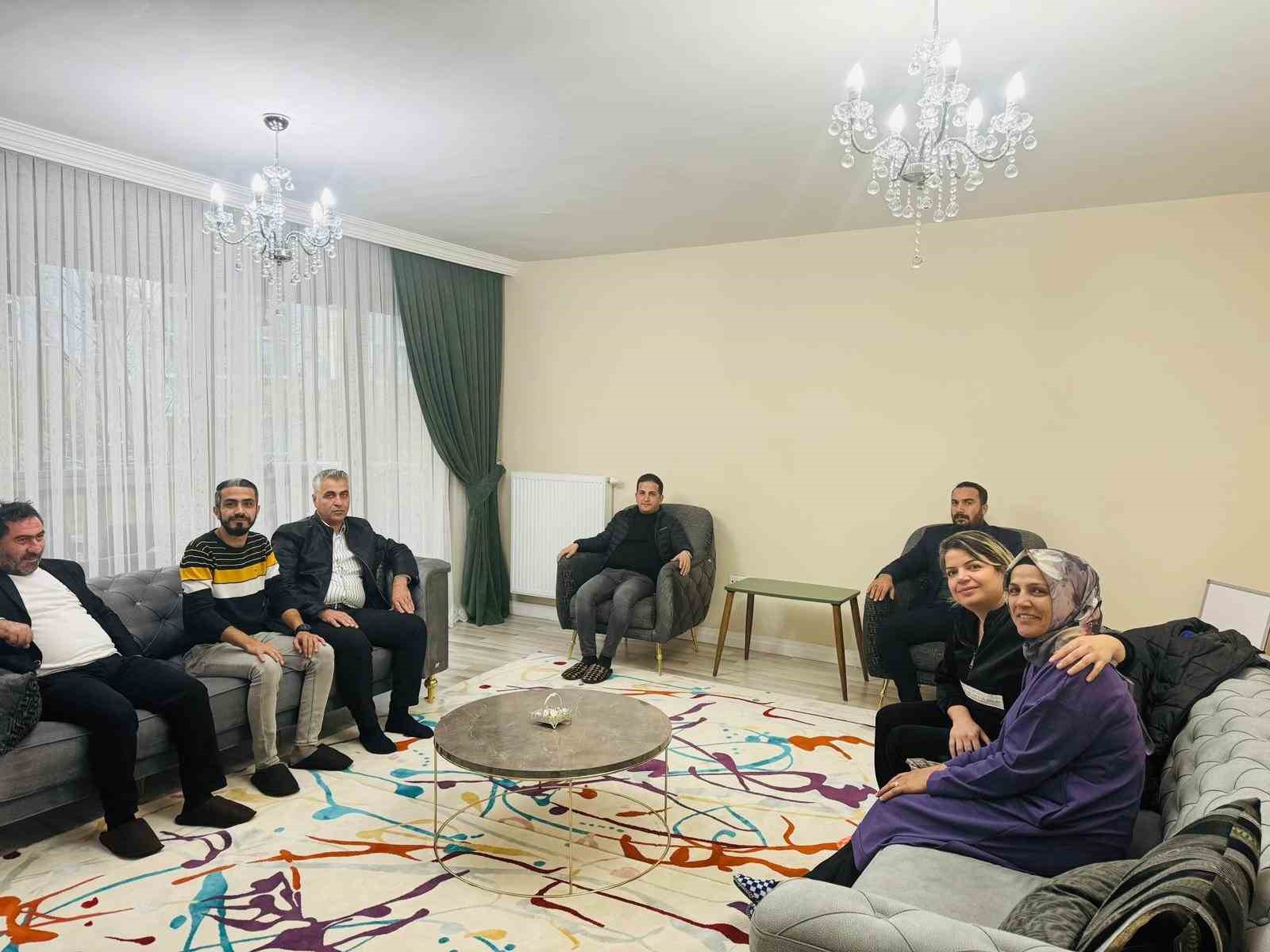 Vali Kızılkaya kazada hayatını kaybeden vatandaşın ailesiyle görüştü