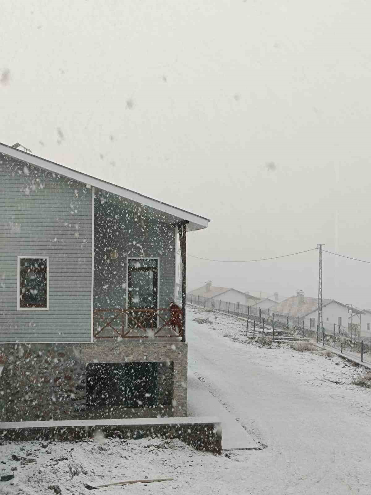 Ankara’da mevsimin ilk karı Beypazarı ilçesine yağdı
