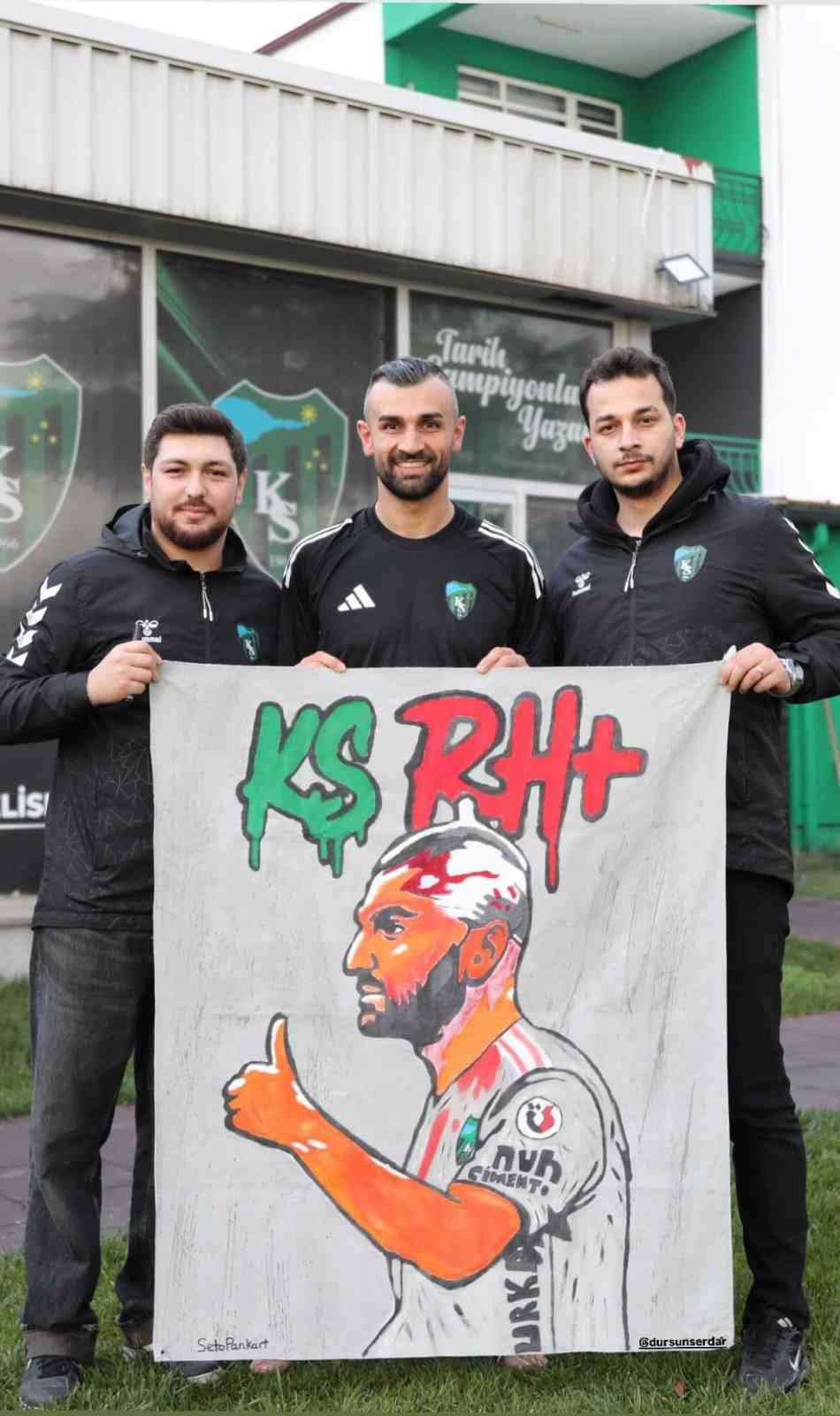 Kocaelisporlu taraftarlardan, Serdar Dursun’a derbi tepkisi
