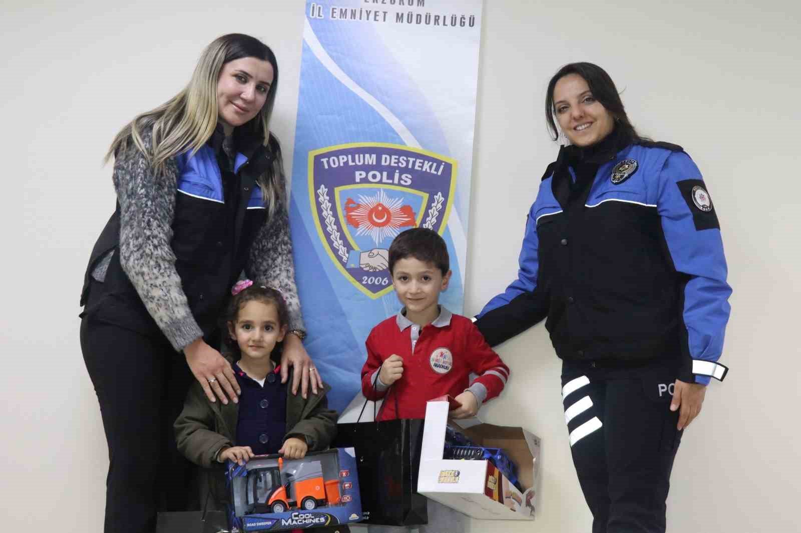 Kaybolan oyuncağı için polisten yardım istedi
