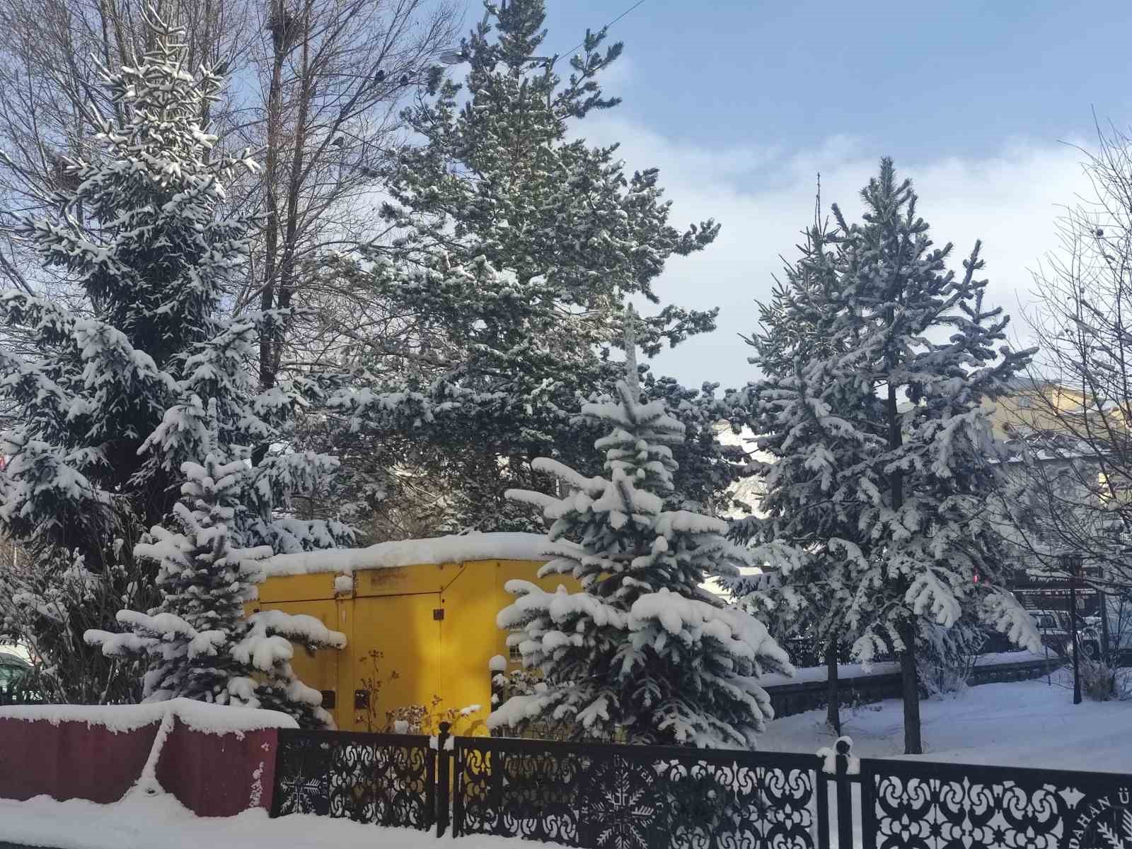 Kar yağışı sonrası kentte kartpostallık görüntüler oluştu
