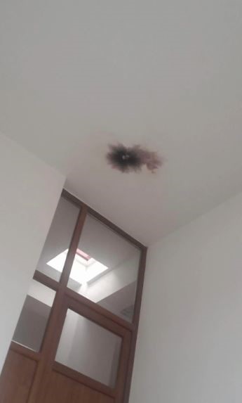 Yıldırım düşen camide başlayan yangın ucuz atlatıldı
