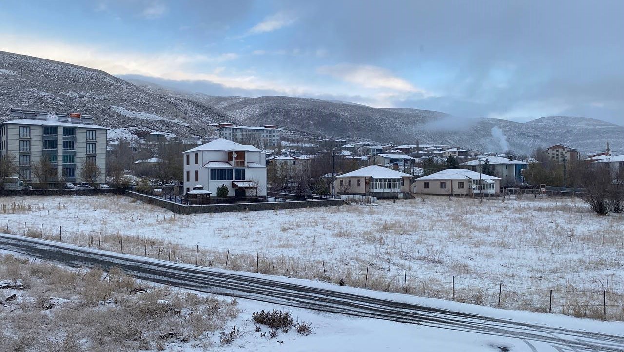 Karlıova beyaza büründü
