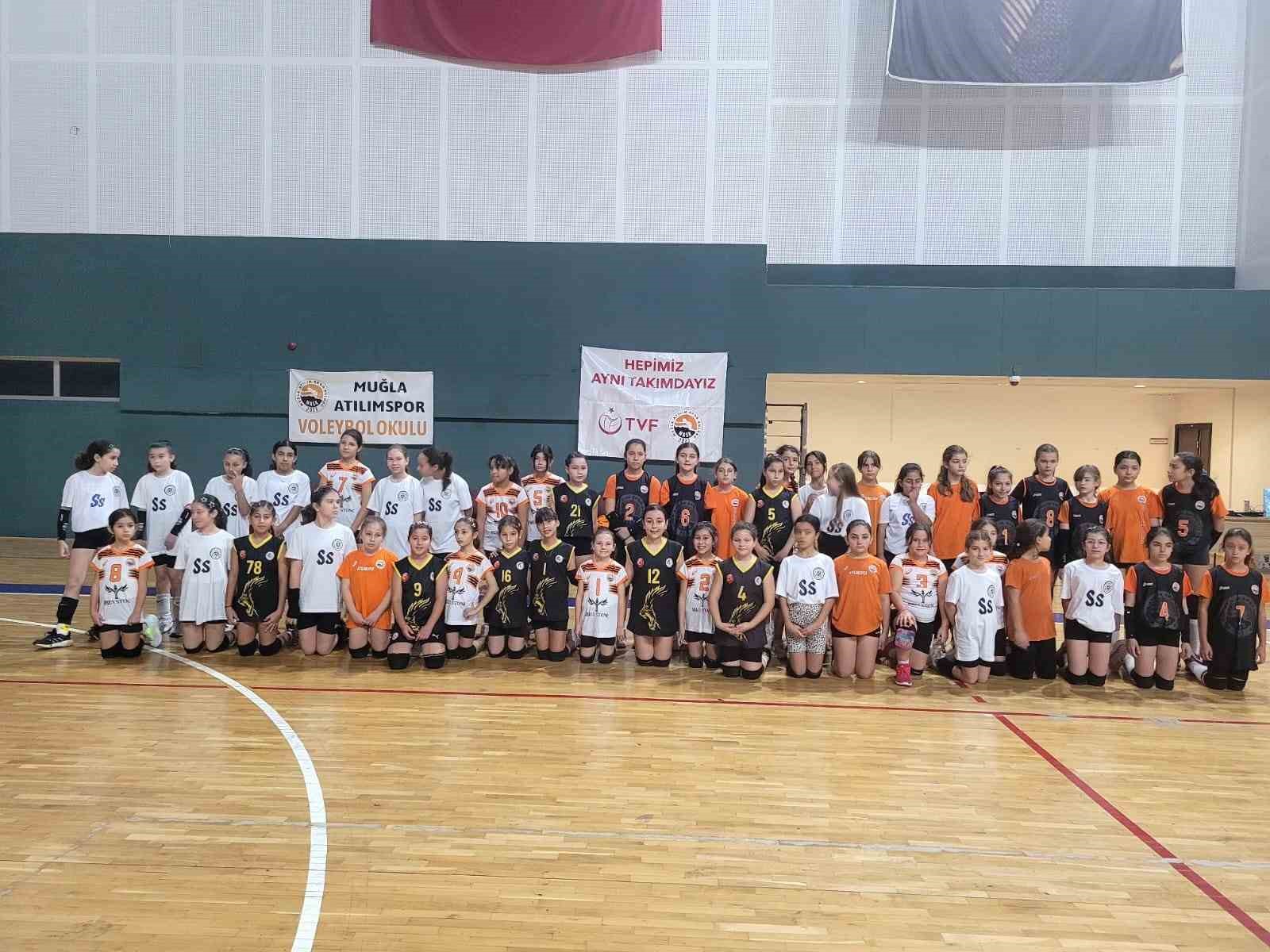 Köyceğizli minikler Voleybol Turnuvası’nda şampiyon oldu