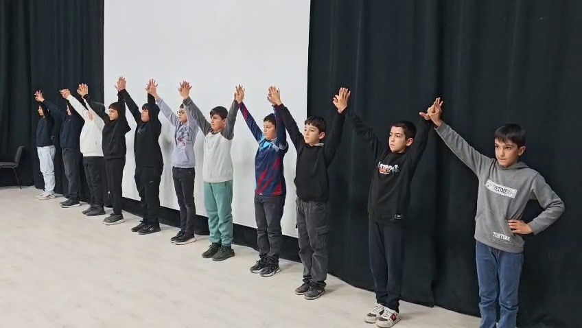 Aşkaleli öğrenciler halk oyunları yarışmasına iddialı hazırlanıyor