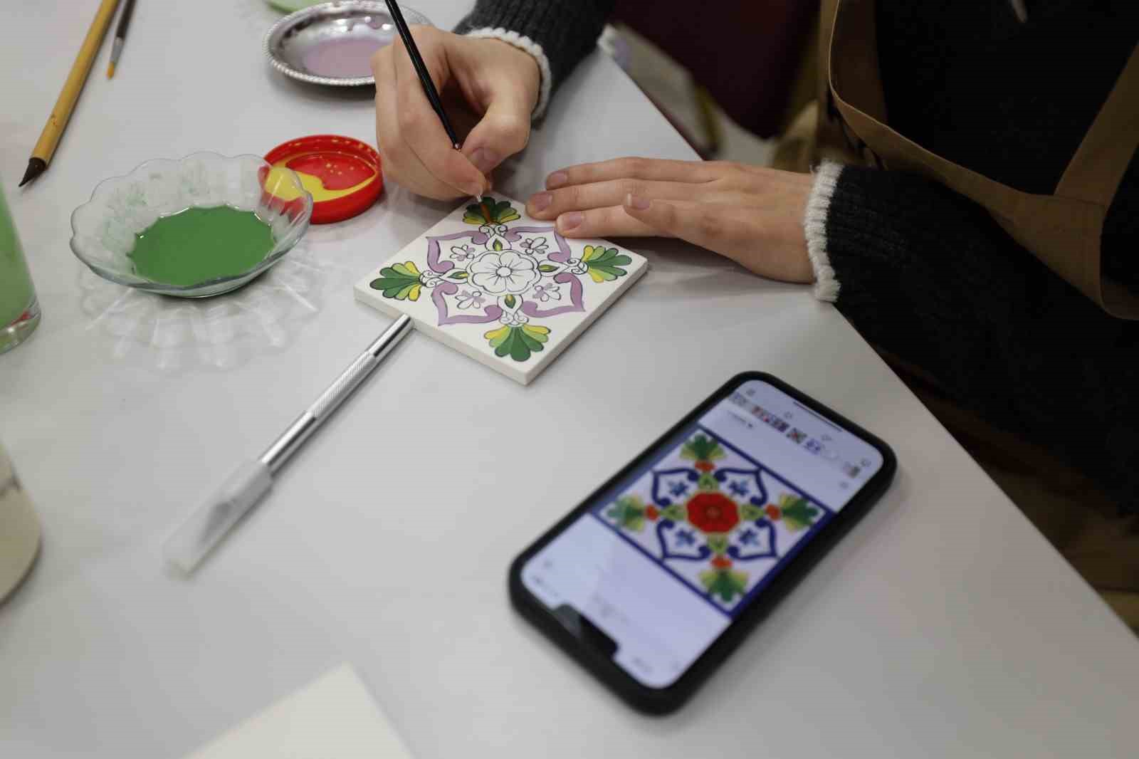 Başiskele’de kadınlar geleneksel sanatları öğreniyor
