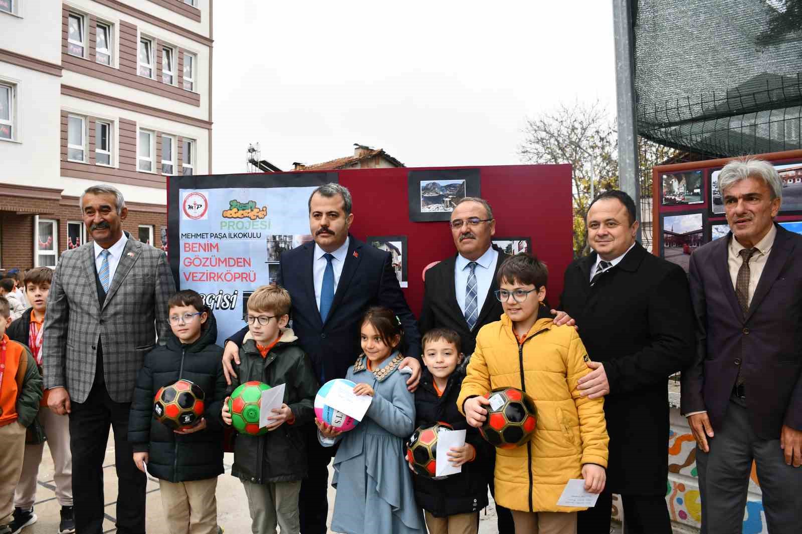 Öğrencilerin gözünden çekilen fotoğraflar sergilendi
