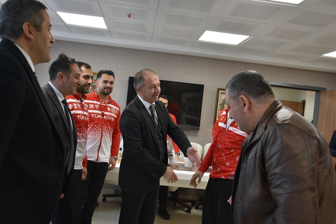 Avrupa üçüncüsü Curling Milli Takımı’ndan Çakmur’a ziyaret