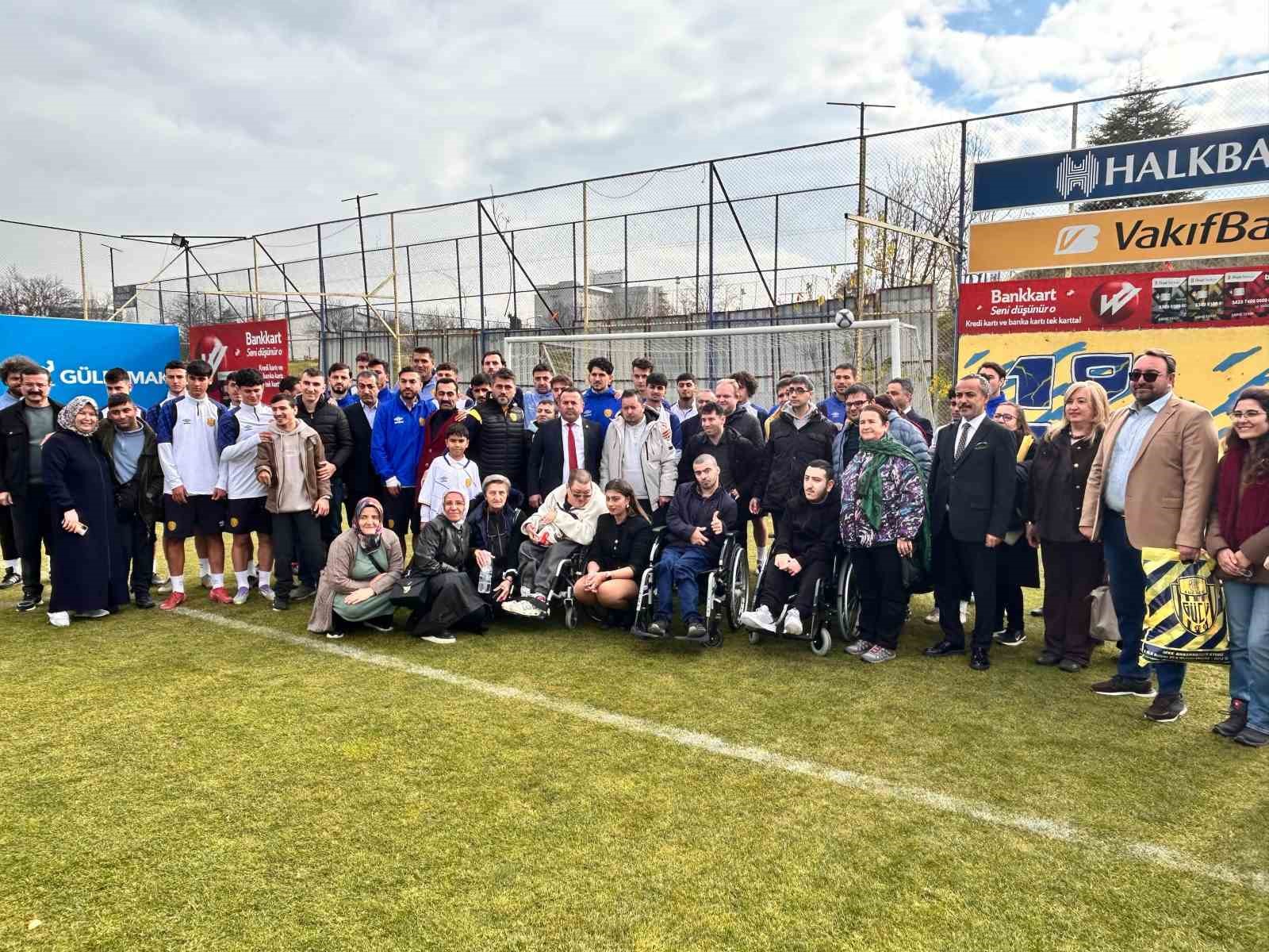 MKE Ankaragücü, antrenmanını özel çocuklarla paylaştı
