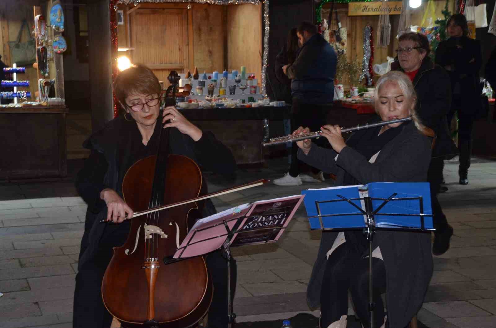 Sinop’ta yılbaşı pazarı açıldı