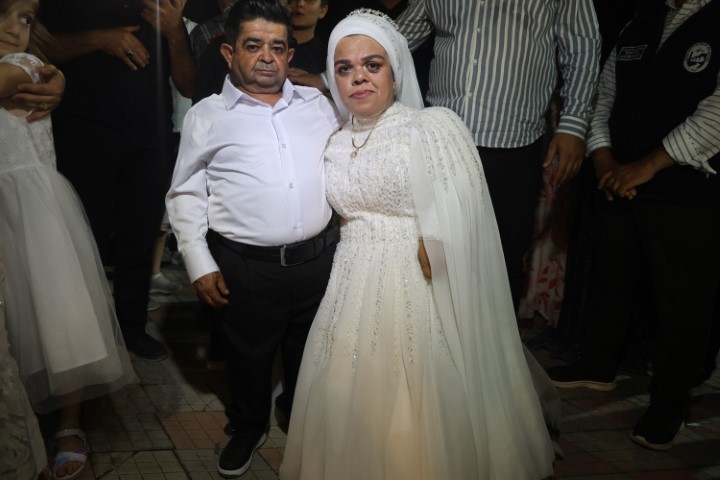 21 yıl sonra evlenerek aşklarına engel tanımayan cüce çift, anne ve baba olacak olmanın heyecanını yaşıyor